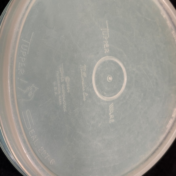 1954 TUPPERWARE Sheer Blue Round 6" Container #234-4 & Clear Lid #227-6 - Picture 3 of 6